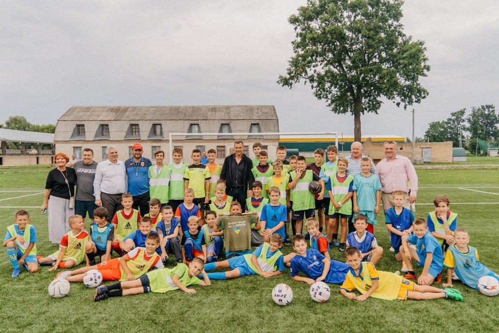 Андрій Шевченко та Лієв Шрайбер відвідали Бородянку і запустили молодіжну програму підтримки України 3