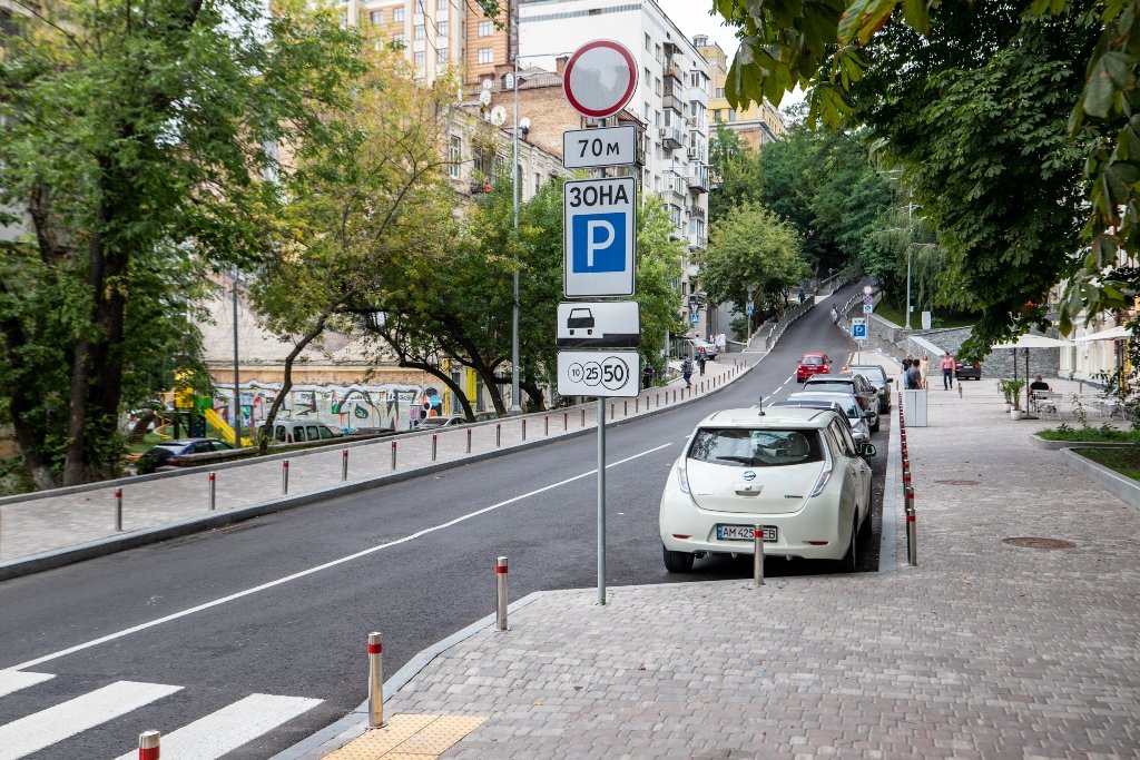 Нове покриття, бруківка, парковка і велодоріжки: як виглядає вулиця Івана Франка в Києві після капремонту 2