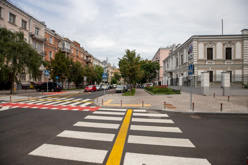 Нове покриття, бруківка, парковка і велодоріжки: як виглядає вулиця Івана Франка в Києві після капремонту 6
