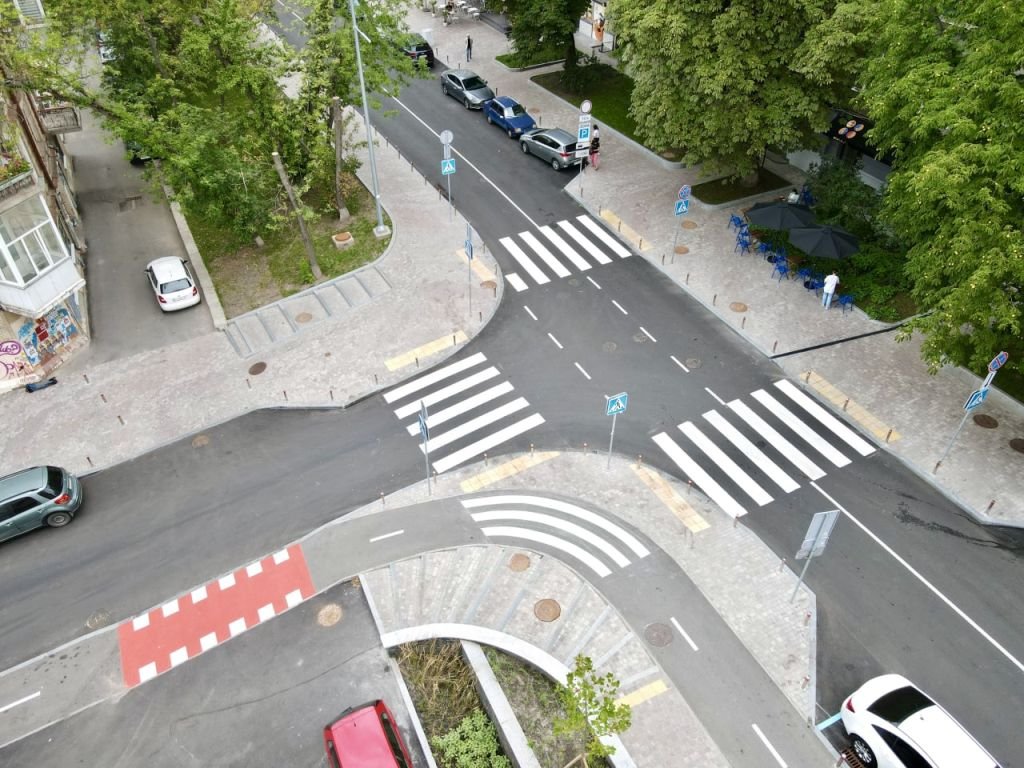 Нове покриття, бруківка, парковка і велодоріжки: як виглядає вулиця Івана Франка в Києві після капремонту 7