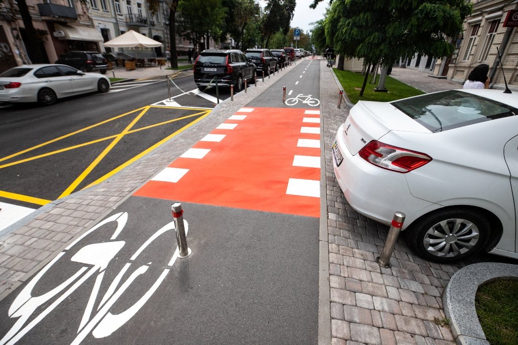 Нове покриття, бруківка, парковка і велодоріжки: як виглядає вулиця Івана Франка в Києві після капремонту 11