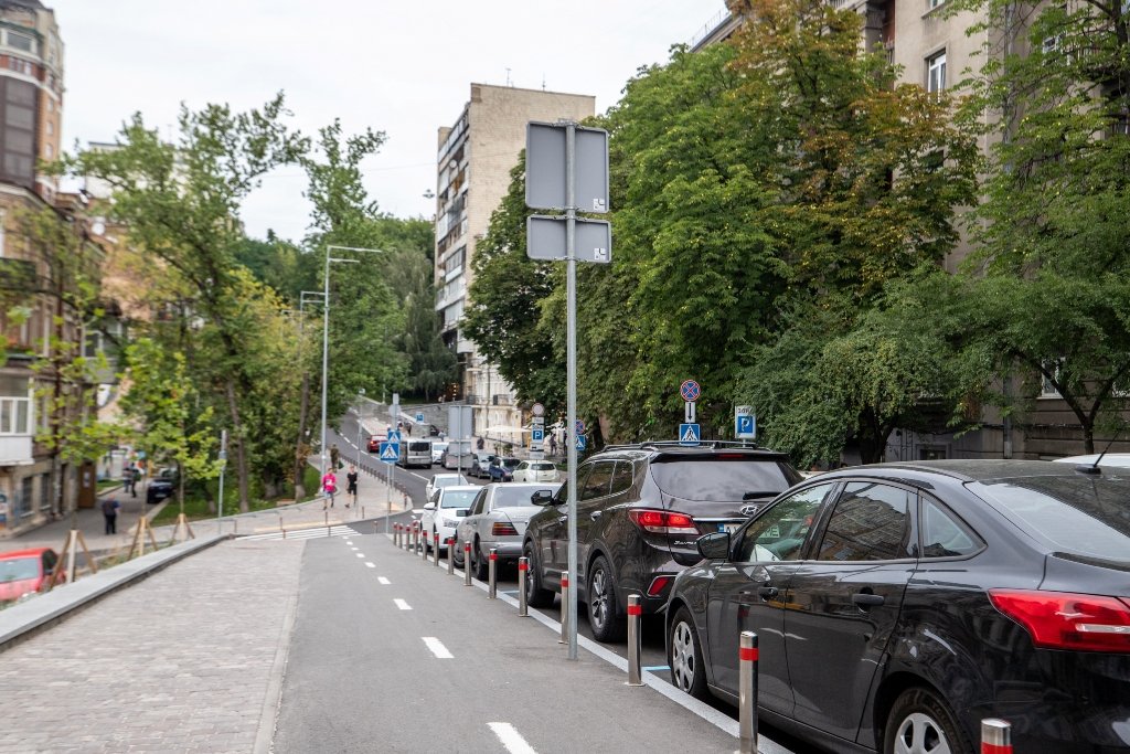 Нове покриття, бруківка, парковка і велодоріжки: як виглядає вулиця Івана Франка в Києві після капремонту 14