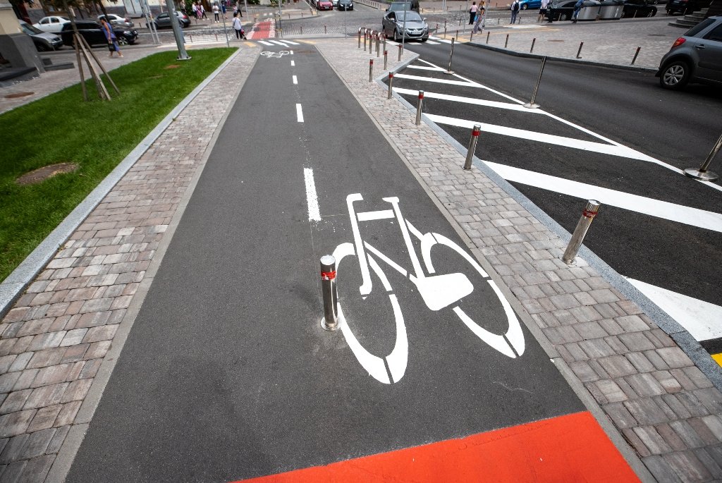 Нове покриття, бруківка, парковка і велодоріжки: як виглядає вулиця Івана Франка в Києві після капремонту 16