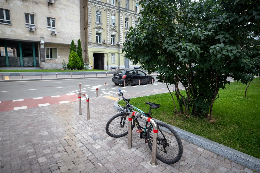 Нове покриття, бруківка, парковка і велодоріжки: як виглядає вулиця Івана Франка в Києві після капремонту 18