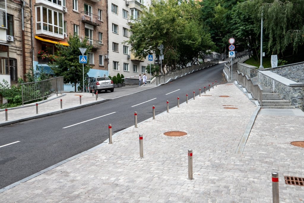 Нове покриття, бруківка, парковка і велодоріжки: як виглядає вулиця Івана Франка в Києві після капремонту 20