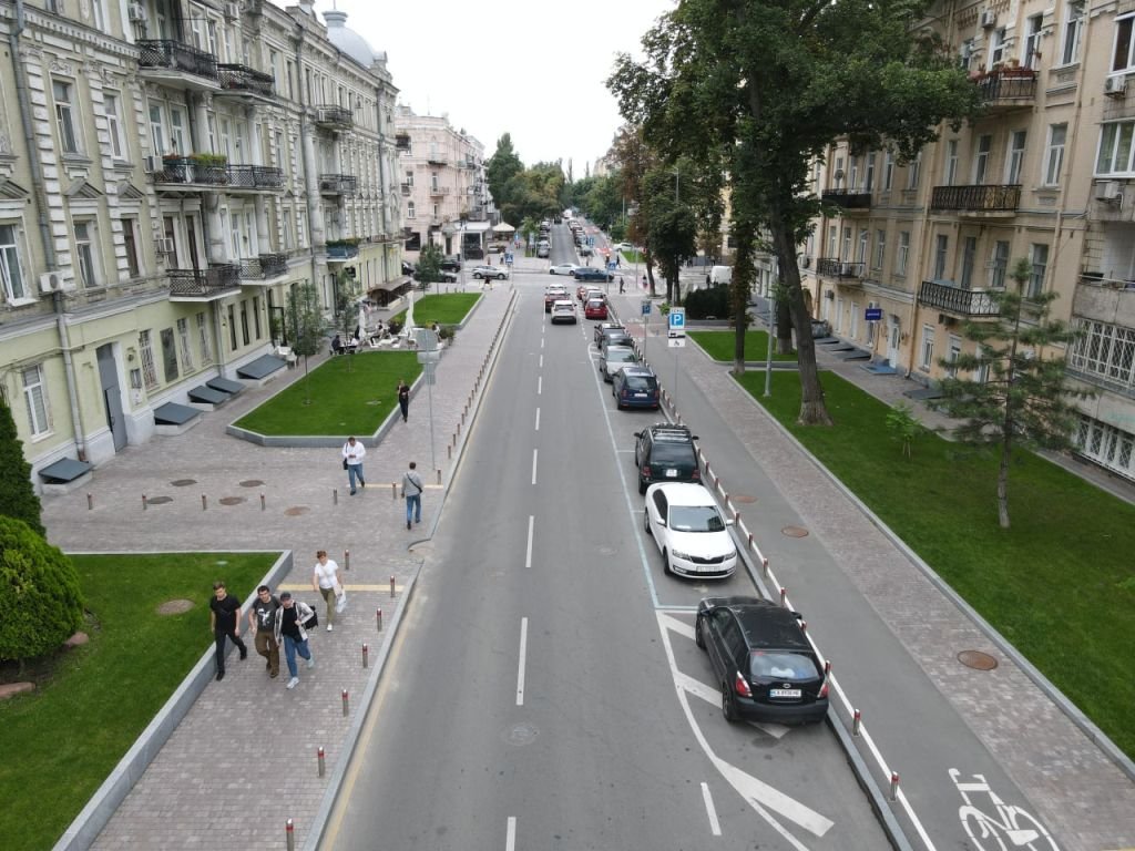 Нове покриття, бруківка, парковка і велодоріжки: як виглядає вулиця Івана Франка в Києві після капремонту 21