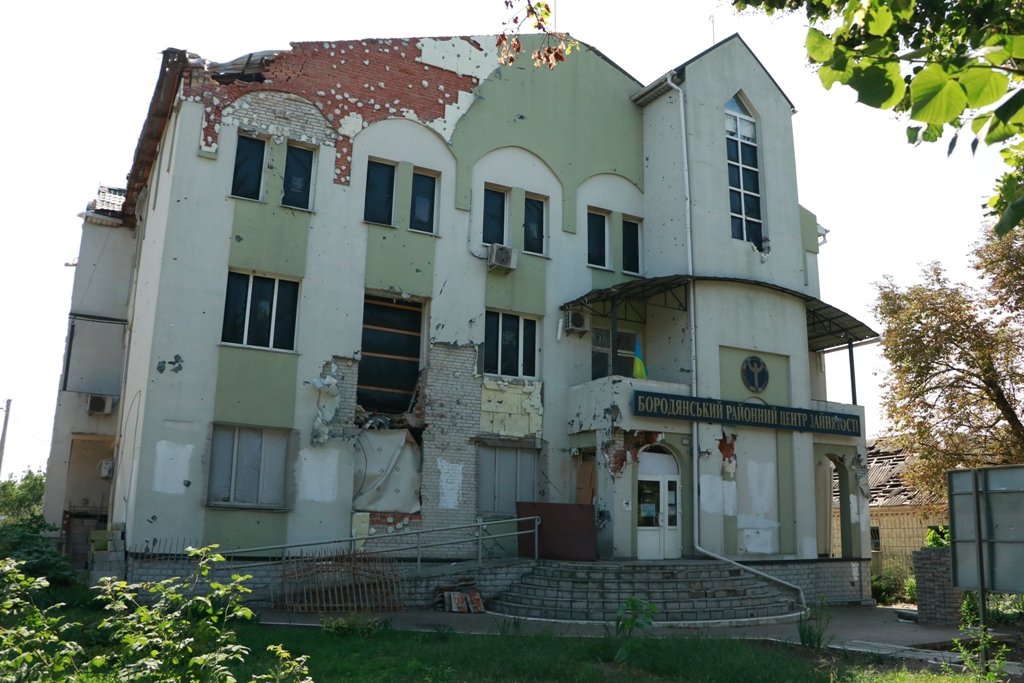 Всі адміністративні будівлі зруйновані