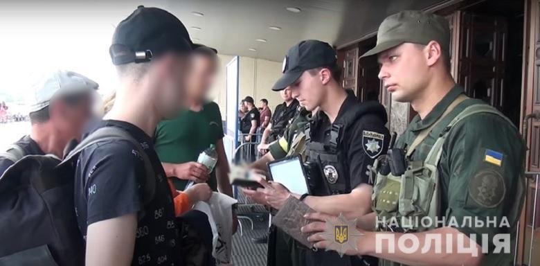 У Києві чоловік намагався пронести гранату на Центральний залізничний вокзал 1