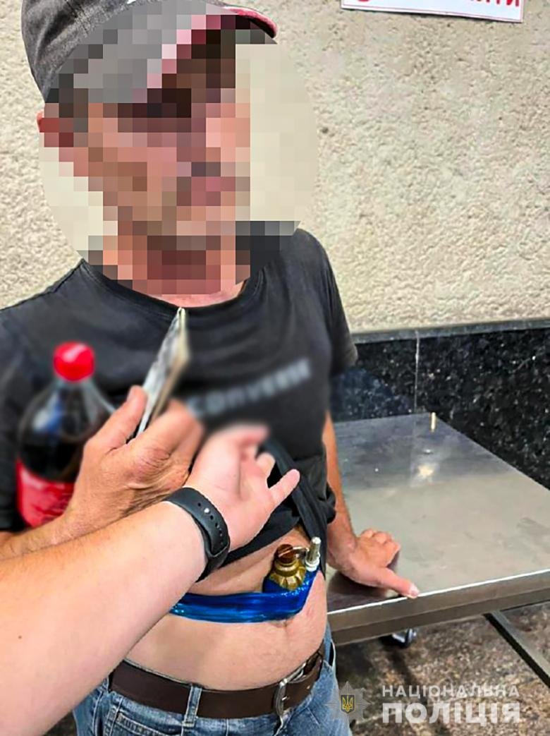 У Києві чоловік намагався пронести гранату на Центральний залізничний вокзал 2