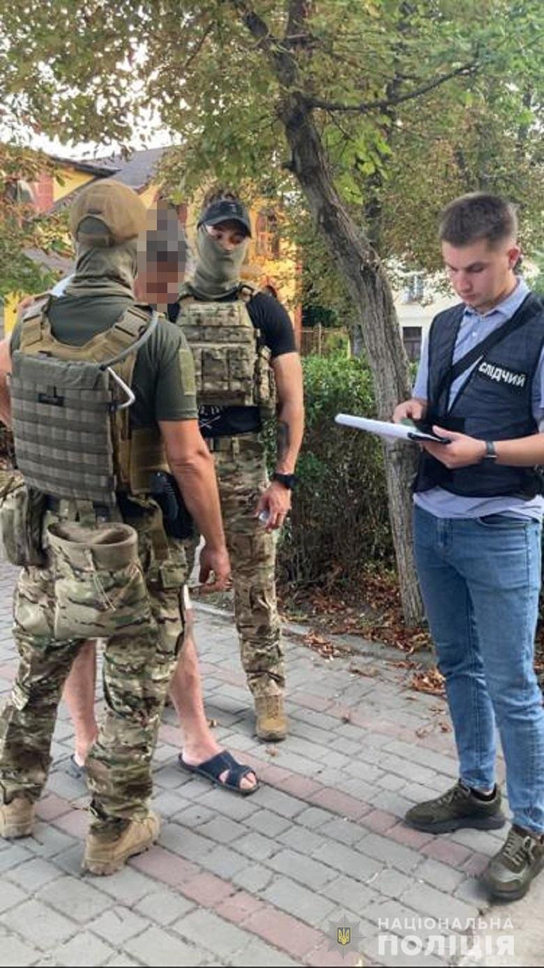 У Києві викрили чоловіка, який вивозив призовників з України за 5500 доларів 2