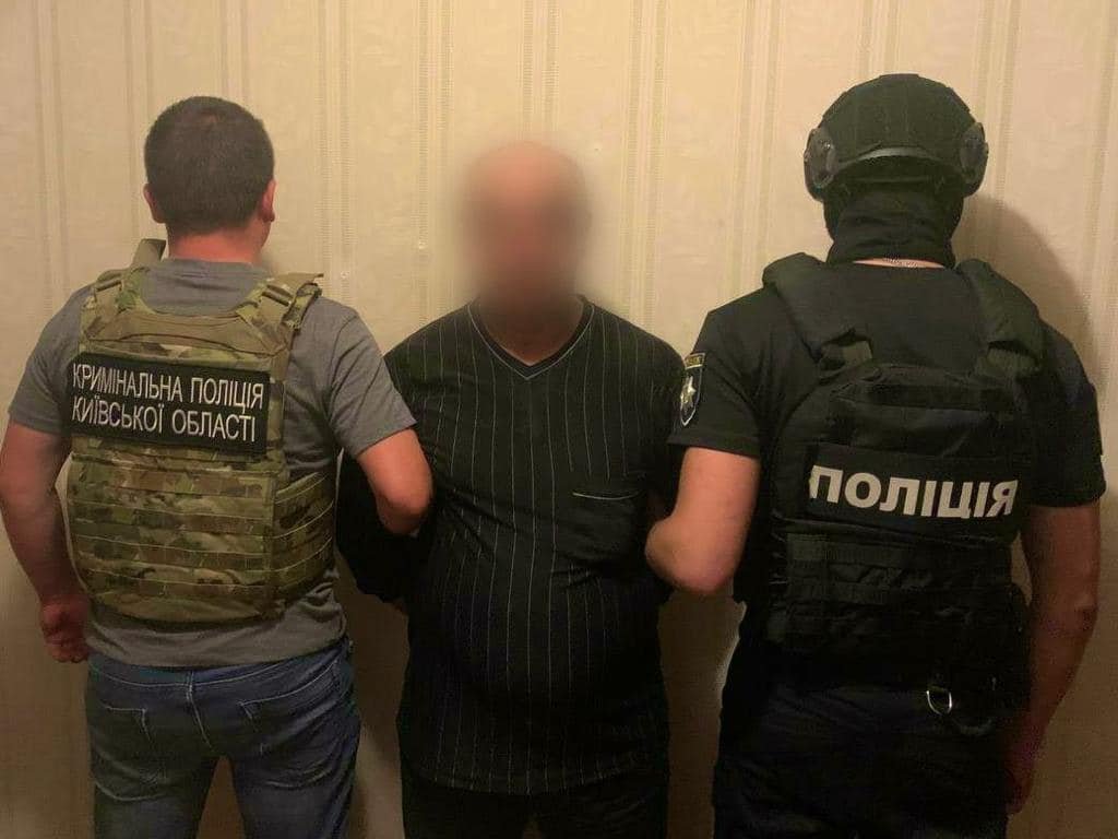 В Ірпені чоловік прийшов з квітами та шампанським на побачення, а зранку пограбував квартиру жінки 2