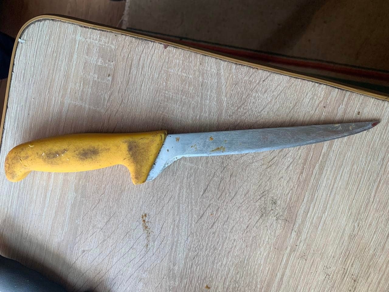 На Київщині жінка зарізала свого чоловіка та повідомила в поліцію 3