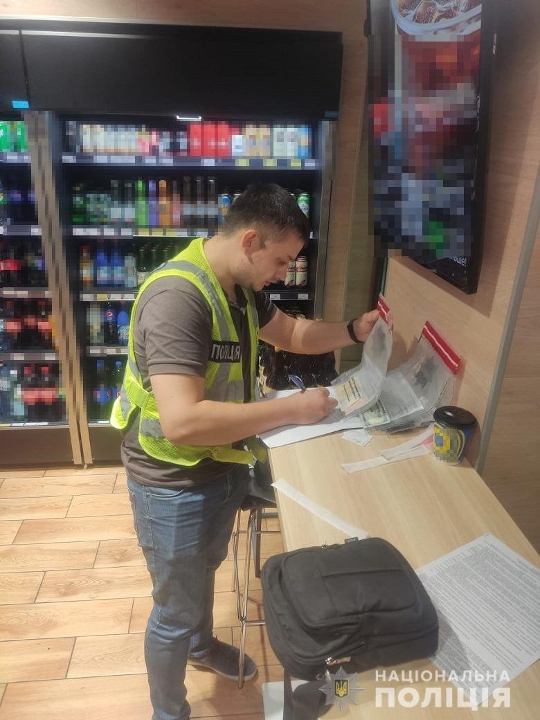 У Києві працівник вишу незаконно переправляв чоловіків через кордон під приводом навчання у вузі 3