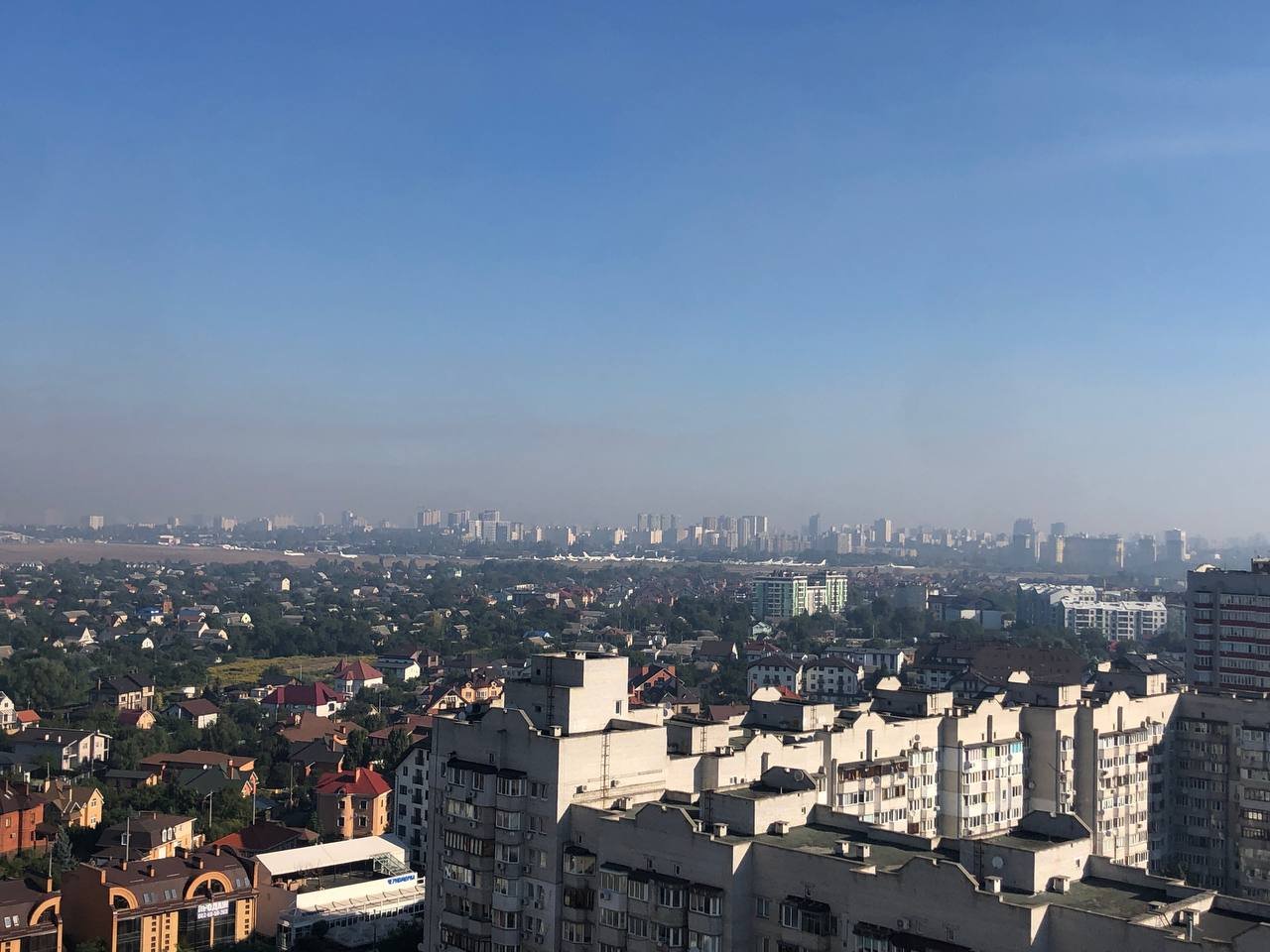 Зачинити вікна та не виходити на вулицю: у Києві сильне задимлення повітря 6