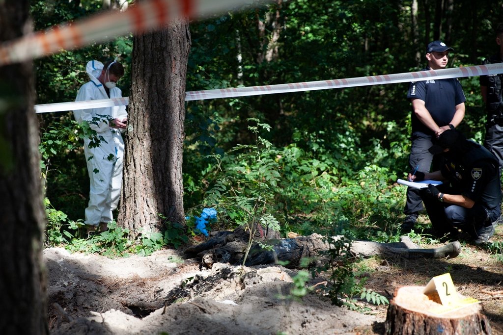 Вони повідомили, що поруч із російськими позиціями чутно характерний трупний запах
