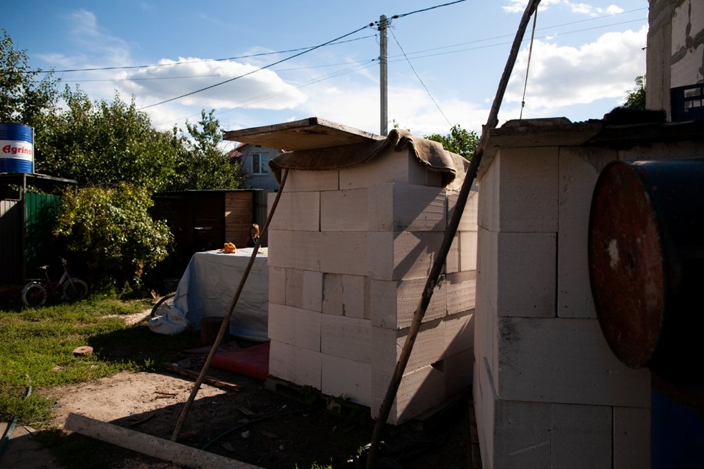 В кого була можливість - купуюсь за власні кошти та відбудовують собі житло, на допомогу не чекають, жити десь треба вже зараз