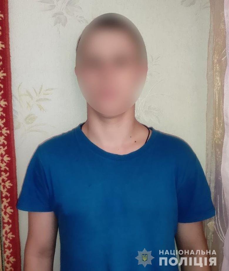 У Києві юнак знущався над своєю бабусею та погрожував їй ножем 1