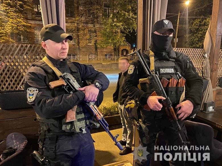 У Києві продовжують перевірку роботи закладів відпочинку та роздавати повістки: звіт за вихідні 1