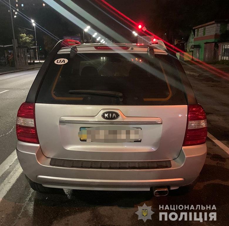 У Києві на Дарниці водій Kia збив пешохіда, який перебігав дорогу у невстановленому місці: хлопець загинув 3