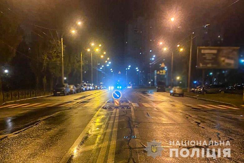У Києві п'яний водій збив дівчину та втік з місця ДТП 3
