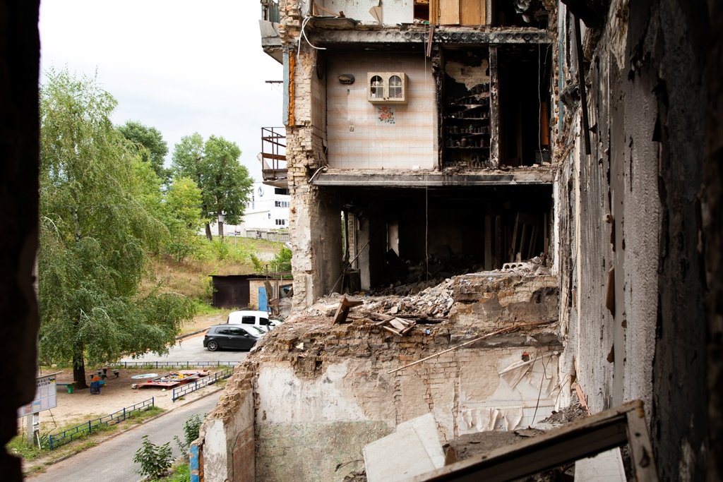 Замість квартири - дира