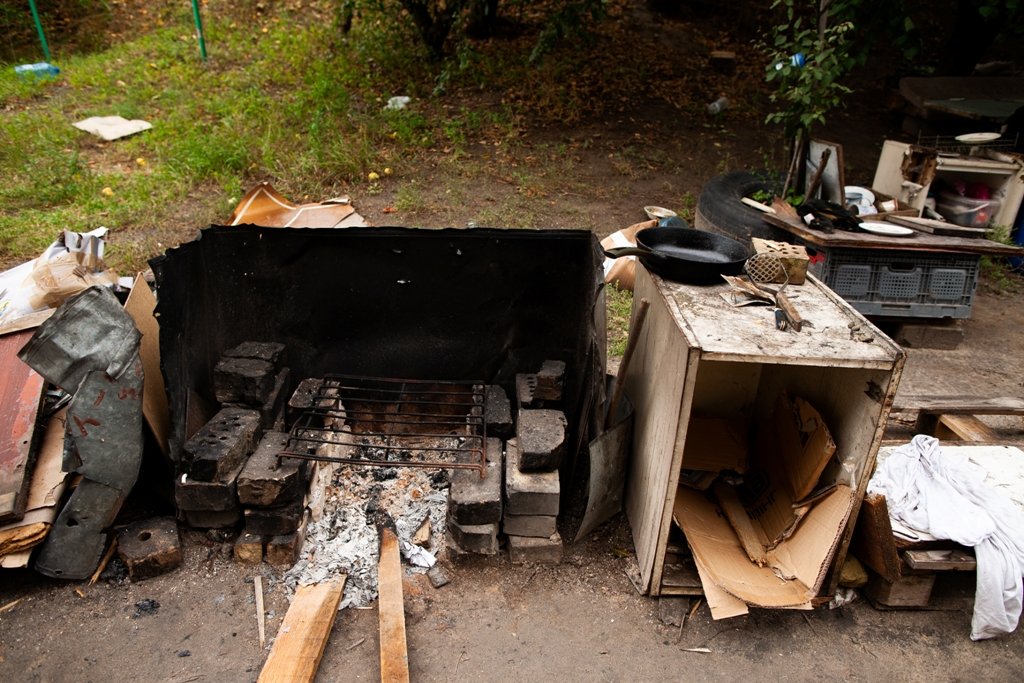 Але там все одно живуть люди, так готують собі їжу