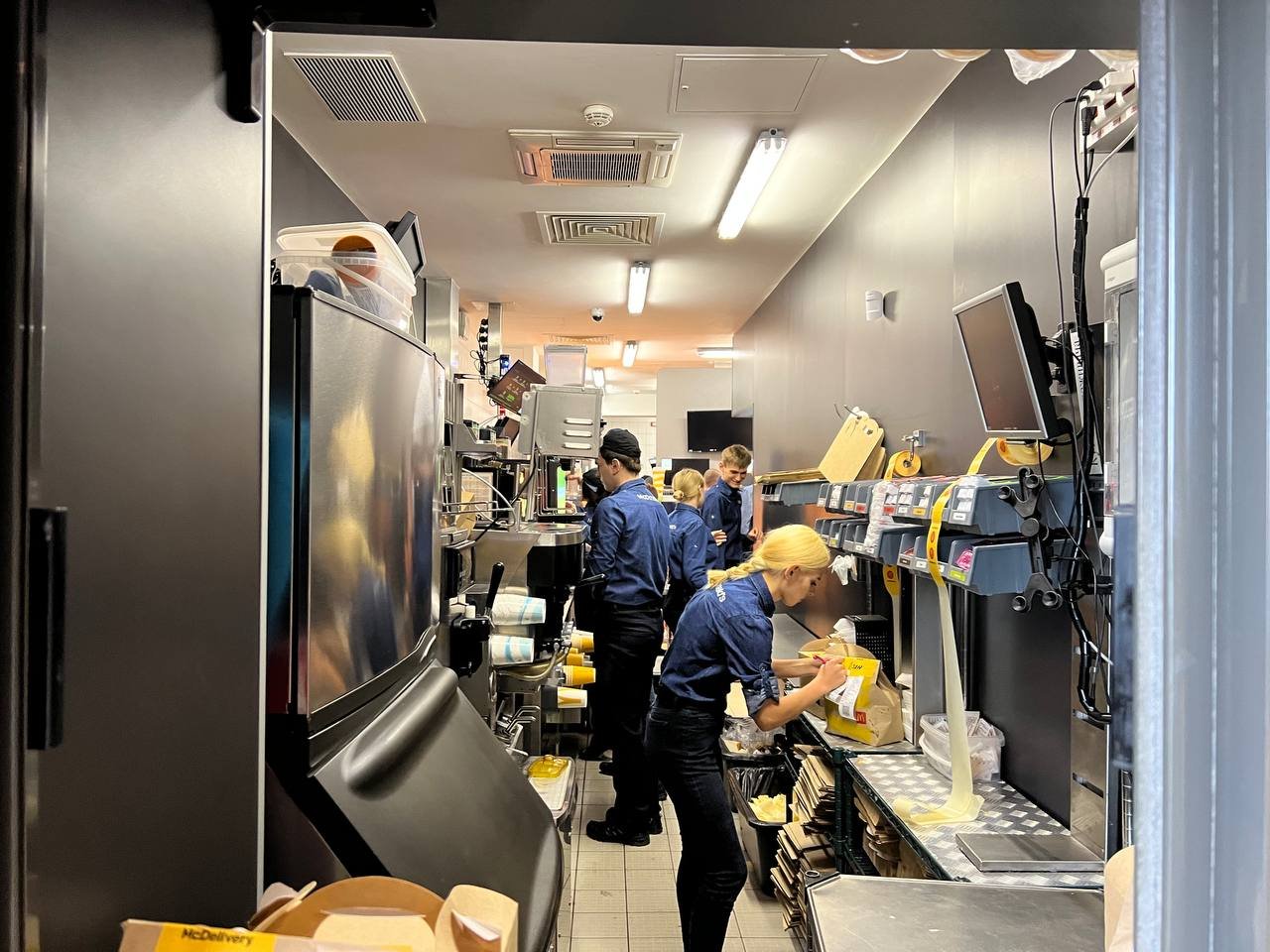 У Києві відкрились перші заклади McDonald’s: нові ціни, фото, відео з ресторанів, реакція соцмереж 3