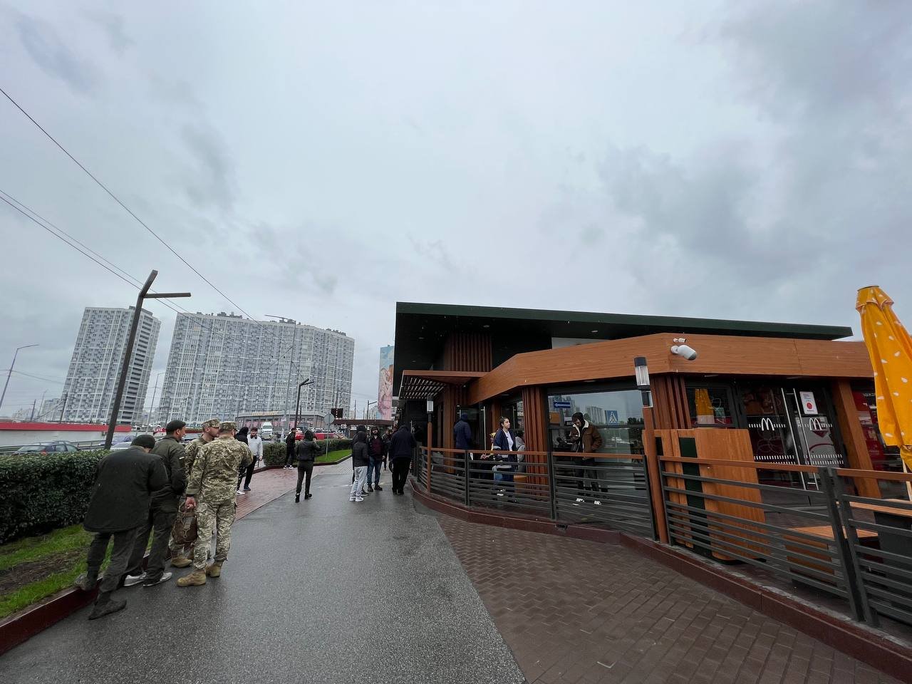 У Києві відкрились перші заклади McDonald’s: нові ціни, фото, відео з ресторанів, реакція соцмереж 6