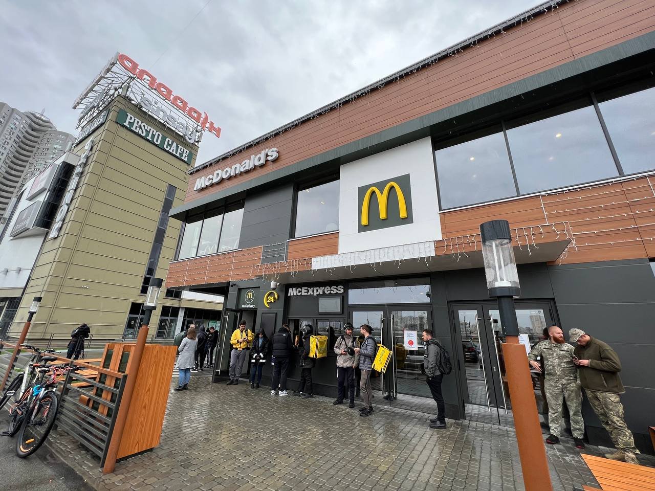 У Києві відкрились перші заклади McDonald’s: нові ціни, фото, відео з ресторанів, реакція соцмереж 8