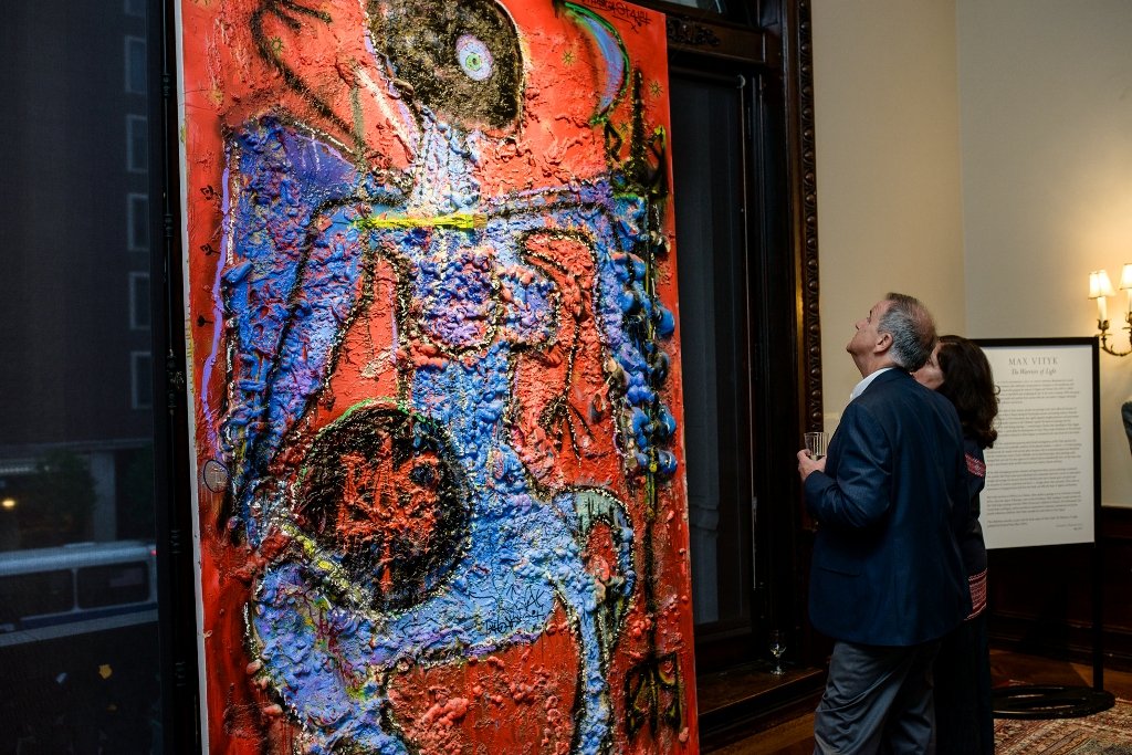 В Україну приїхав унікальний арт-проєкт україно-американського художника Макса Вітика “Воїни світла”: де побачити у Києві 4