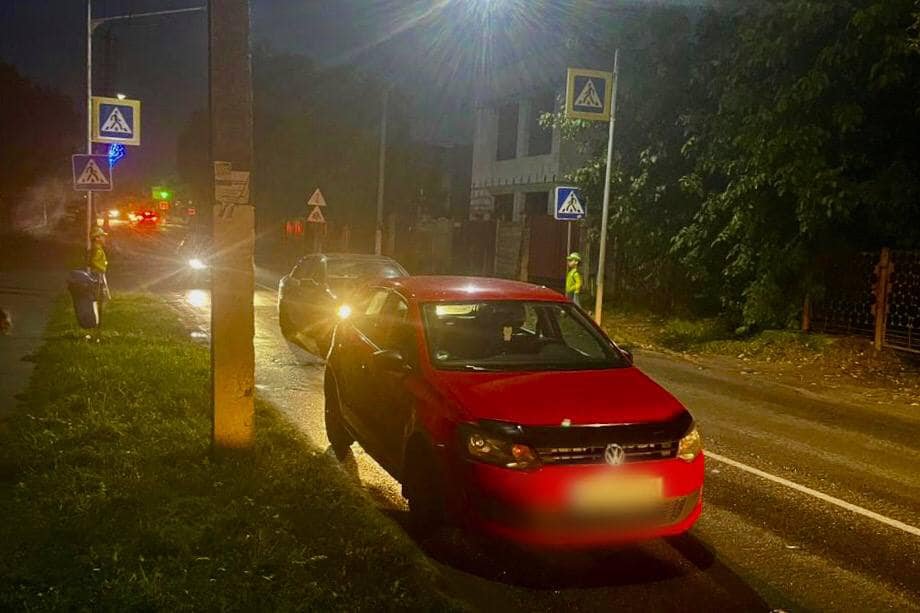 На Київщині Volkswagen збив двох дітей на пішохідному переході 1