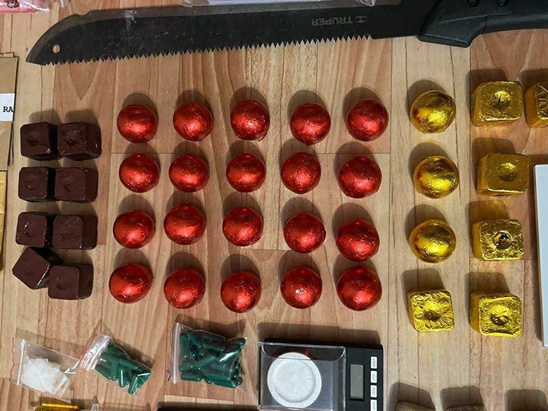 У Києві хлопець маскував наркотики під солодощі: у ділера вилучили речовини на суму понад 2 мільйони гривень 5