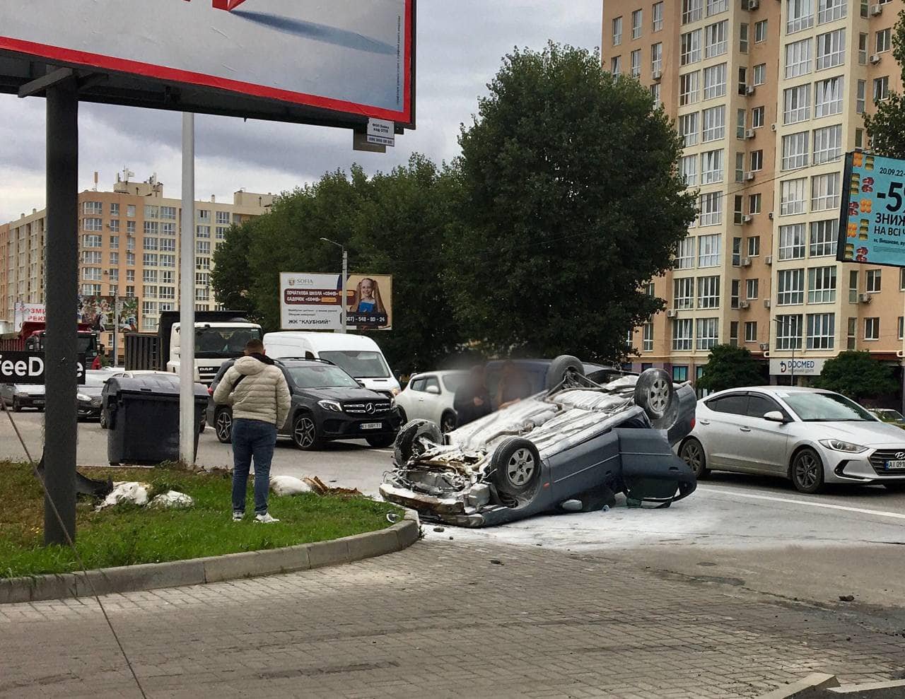 У Софіївській Борщагівці під час ДТП перекинувся та загорівся Ford 2