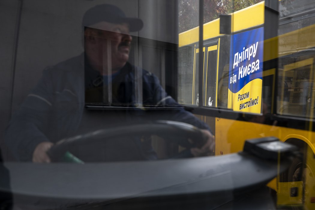 Київ відправляє в Дніпро 30 автобусів 3