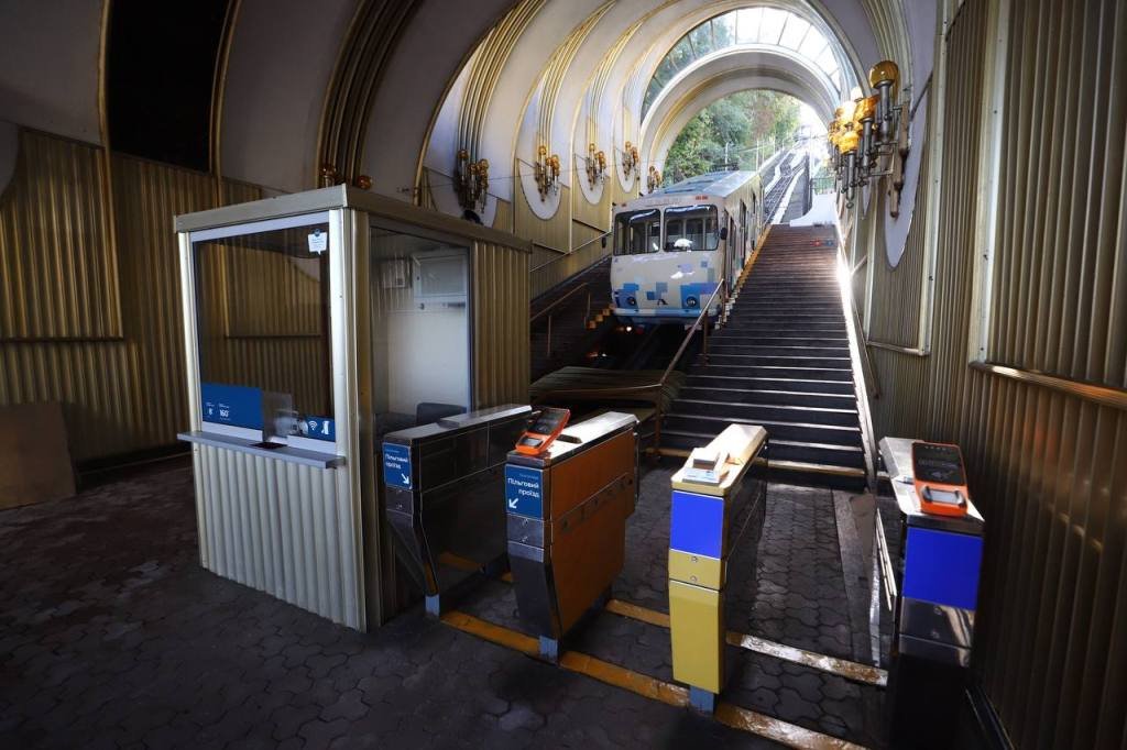 У Києві відновлюють роботу фунікулеру 2