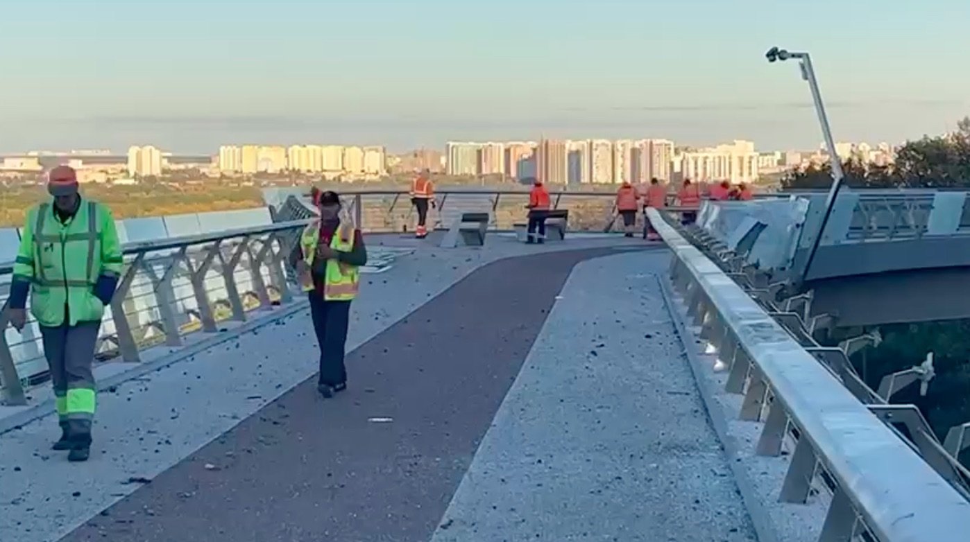 Як зараз виглядає міст Кличко у Києві, який встояв після вибуху російської ракети 2