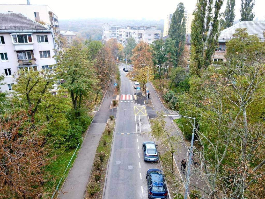 Ще одна вулиця Києва стала безпечнішою для пішоходів: де і як виглядає 3
