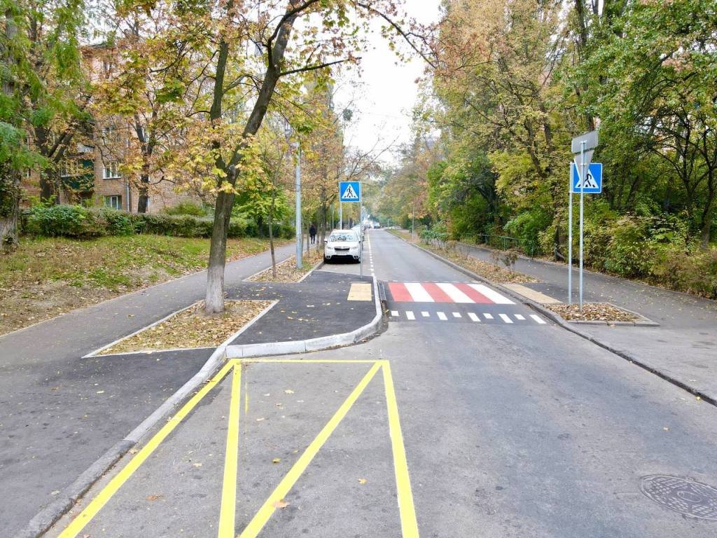 Ще одна вулиця Києва стала безпечнішою для пішоходів: де і як виглядає 4