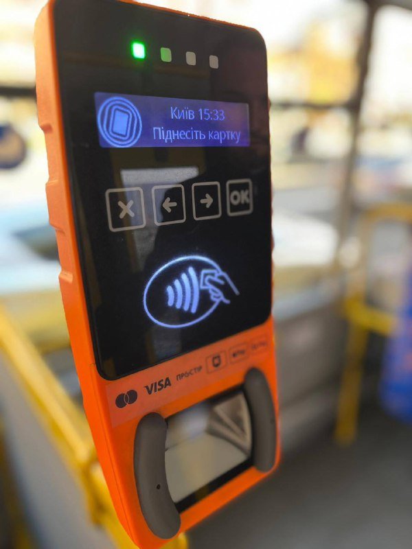 У транспорті Києва тепер можна розрахуватися за проїзд банківською карткою: на яких маршрутах 1