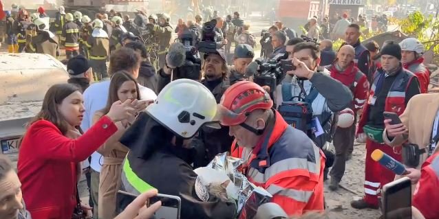 Як виглядає зруйнована багатоповерхівка в Шевченківському районі, в яку влучив дрон. Фото 16