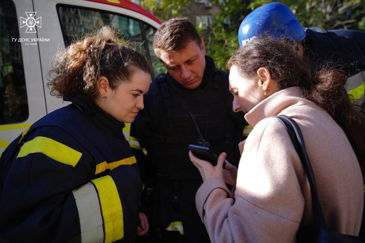 У Києві на Жилянській продовжуються пошуково-рятувальні роботи в зруйнованому дроном будинку: знайшли ще одне тіло 2