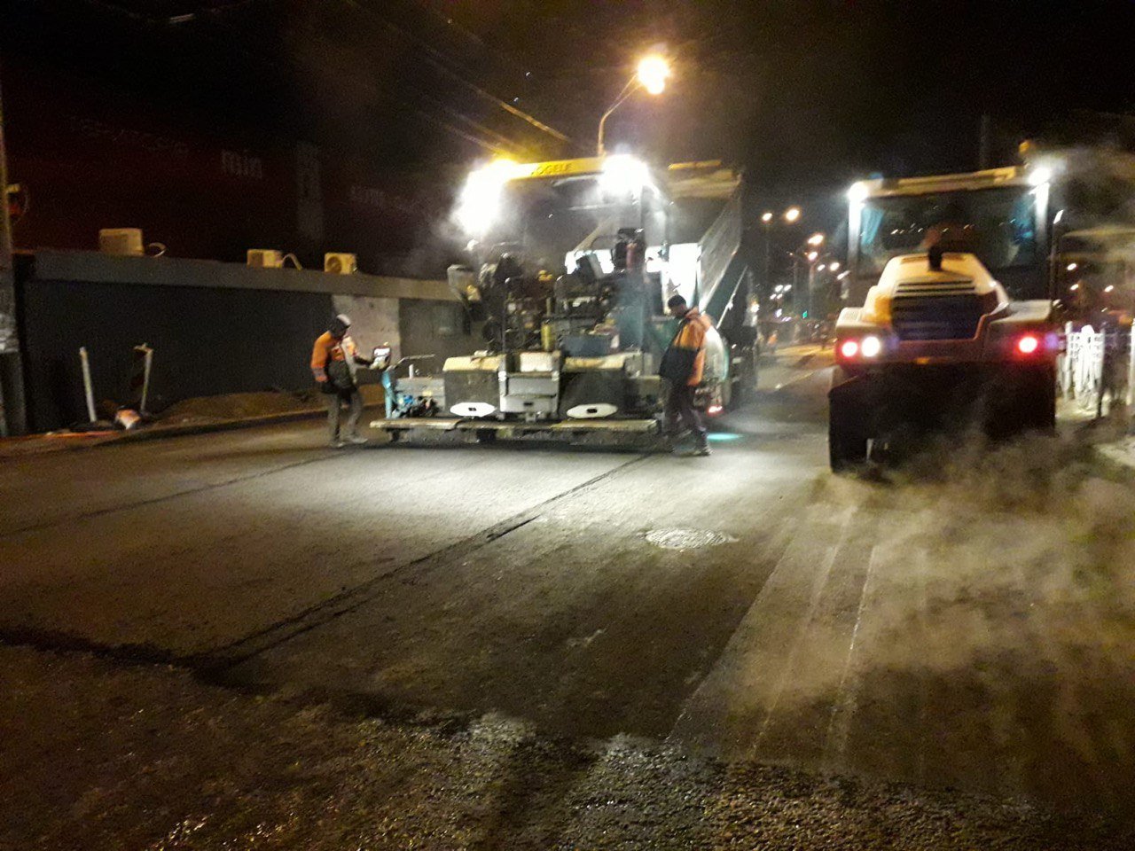 У Києві оновлюють покриття на Оболонському проспекті: коли завершать роботи 2