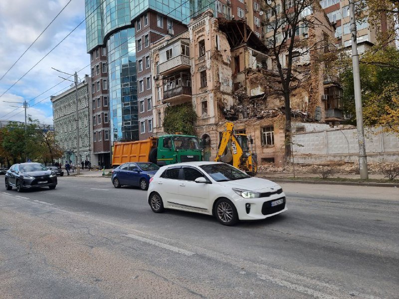 Як зараз виглядає зруйнований будинок на Жилянській, де сьогодні відновили рух трансорту 4