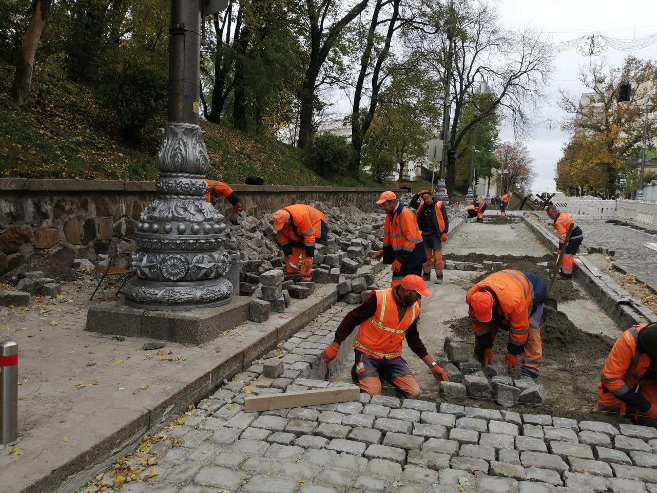 У Києві продовжують ремонт вулиці Грушевського 1