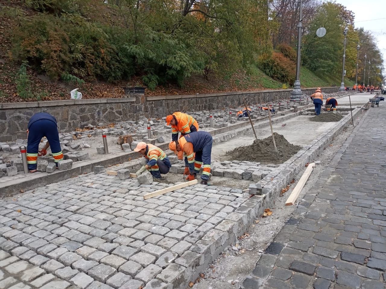 У Києві продовжують ремонт вулиці Грушевського 4