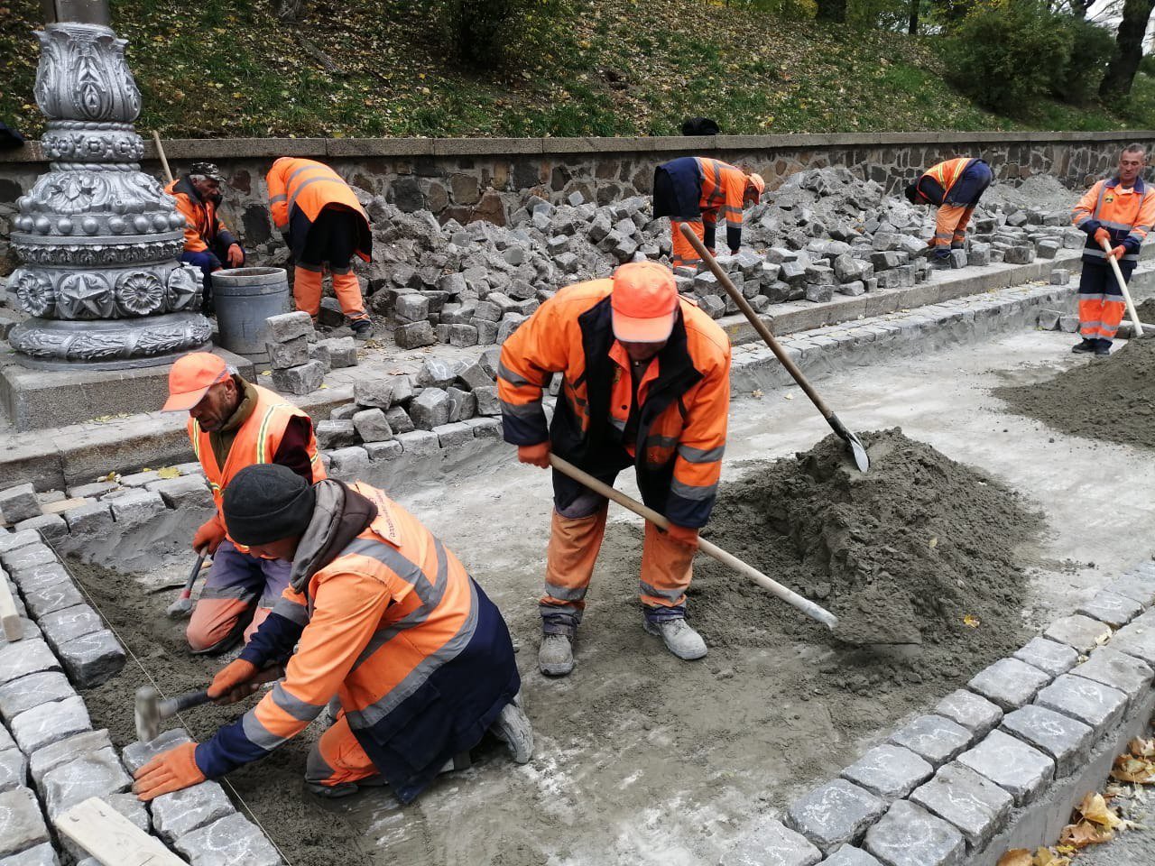 У Києві продовжують ремонт вулиці Грушевського 5