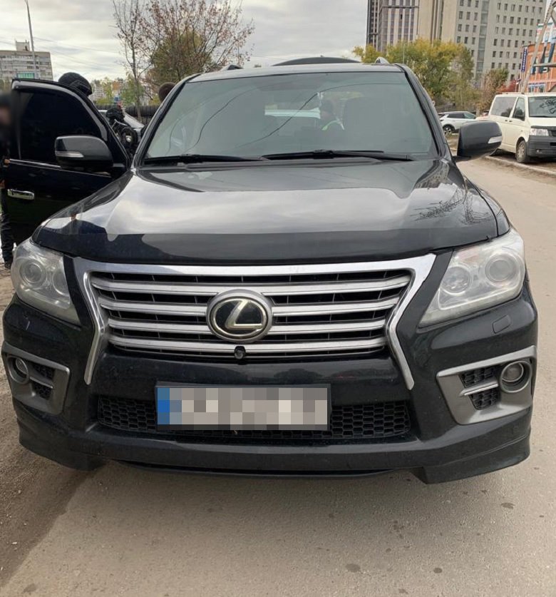 У Києві водій та пасажири Lexus під час сварки на дорозі забили, а потім застрелили військовослужбовця 1