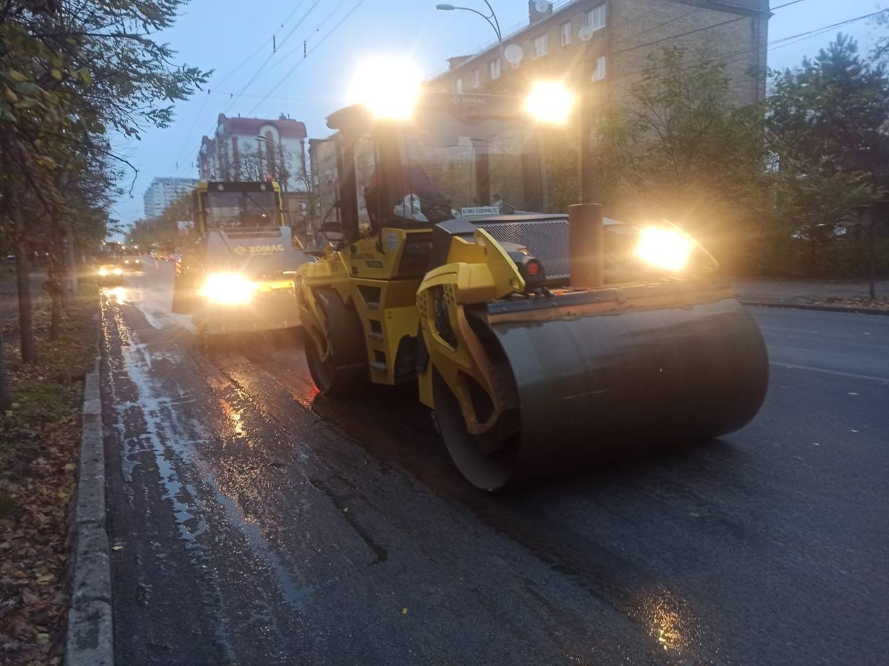 У Києві на вулиці Щербаківського облаштували новий асфальт 4