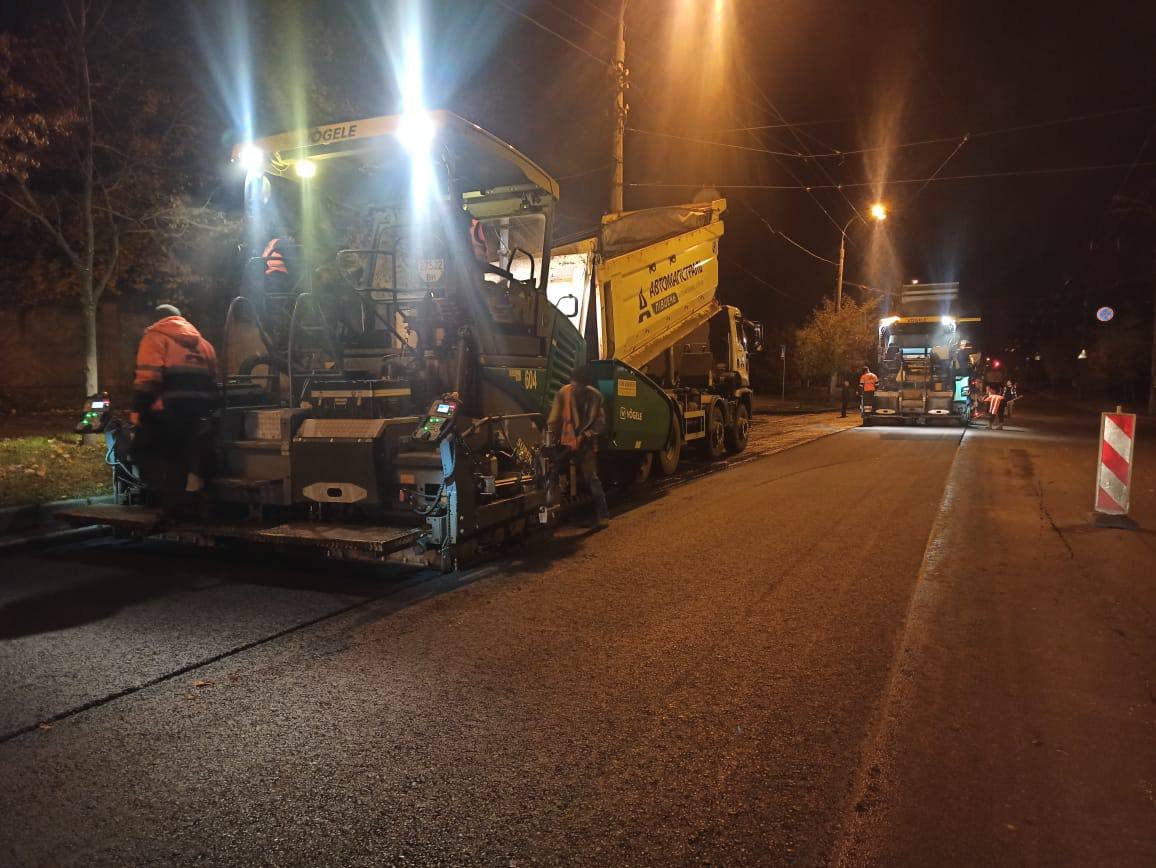 У Києві на вулиці Щербаківського облаштували новий асфальт 5