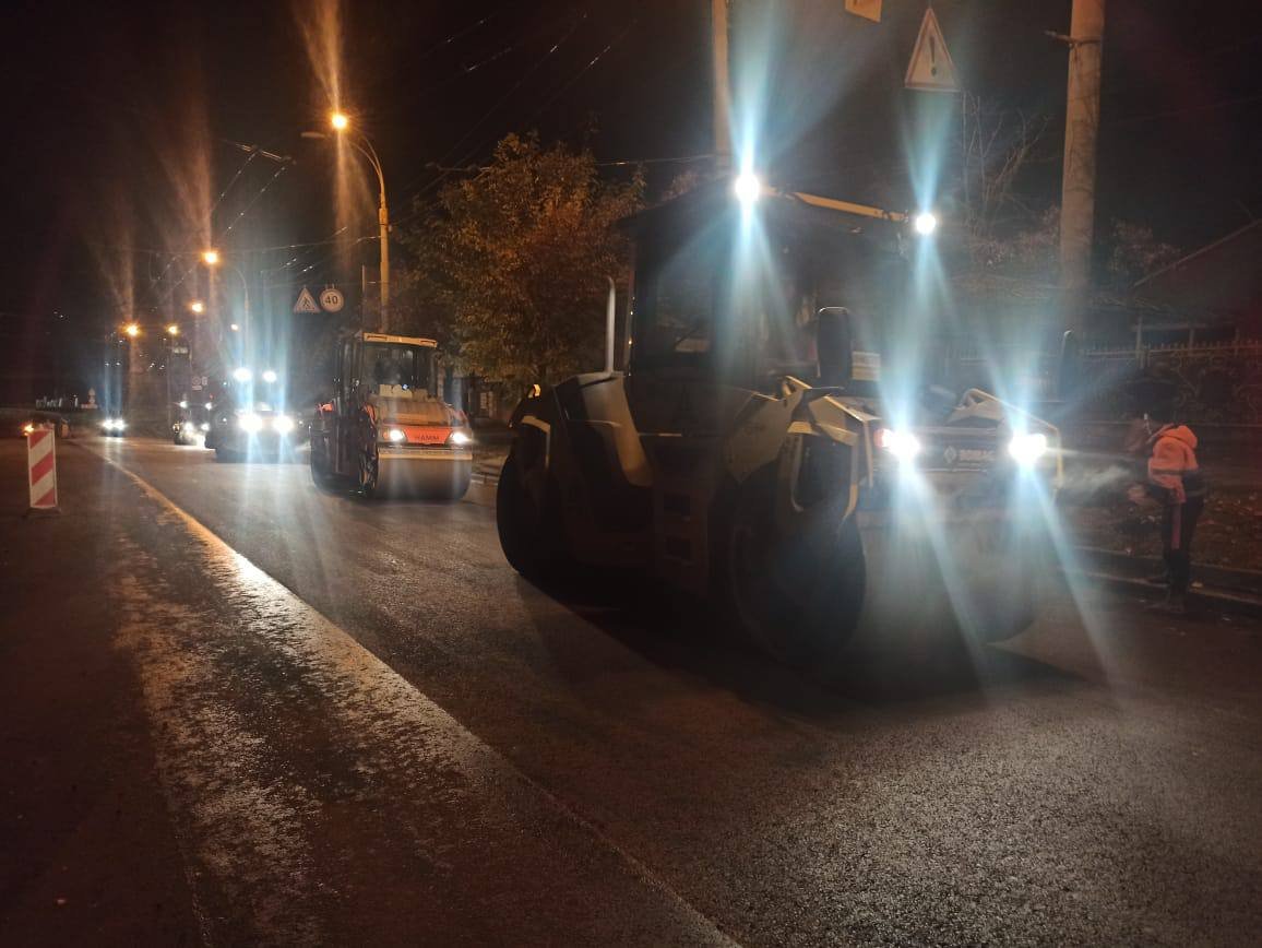 У Києві на вулиці Щербаківського облаштували новий асфальт 6
